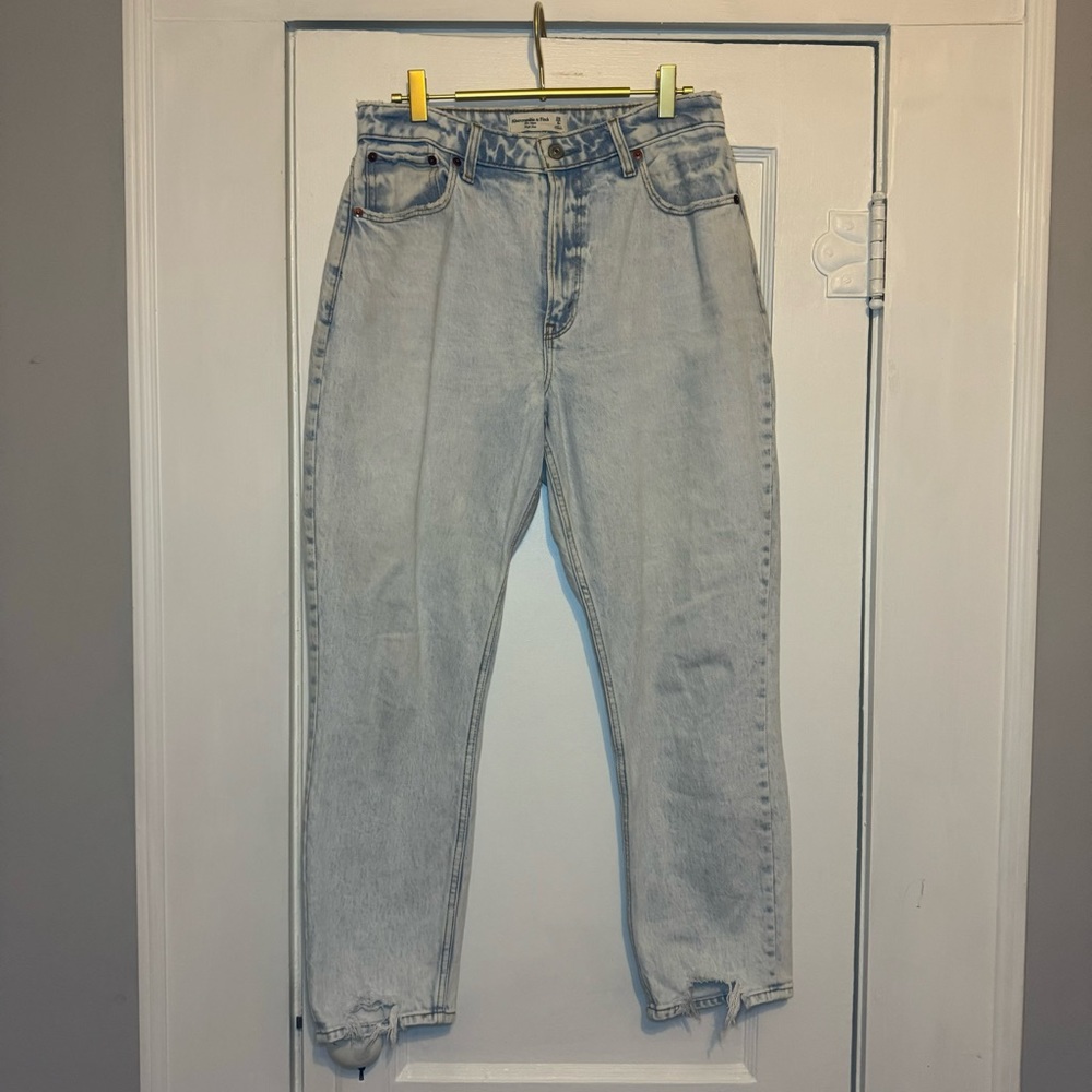 Abercrombie & Fitch The Mom High Rise Light Wash Denim Jean Size 6 - Picture 6 of 16